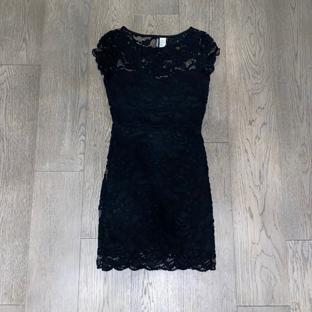H&M Mini Floral Lace Dress. US 06. Black.